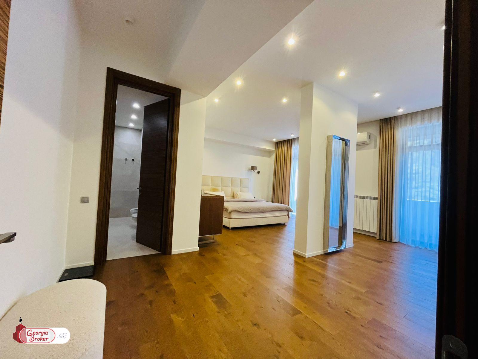 продается квартира с новым ремонтом 6-комнат